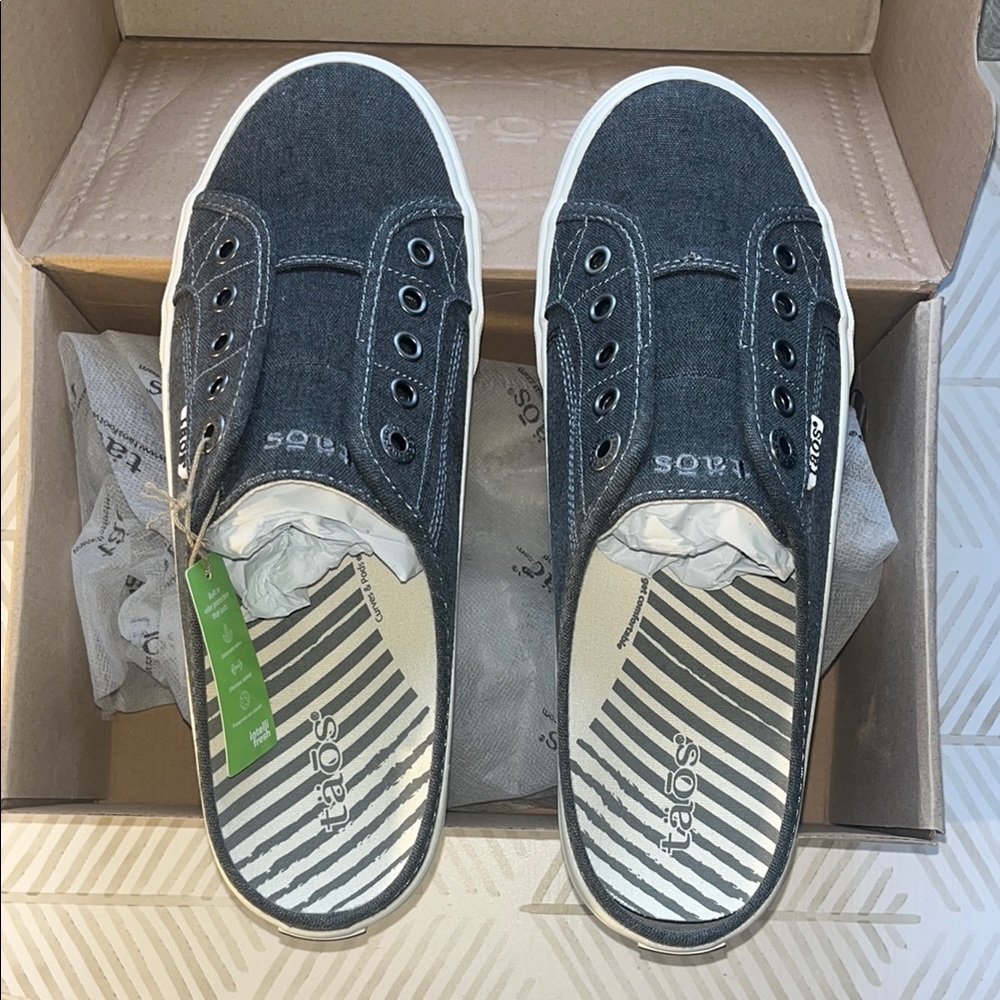 Taos Charcoal Womens Slip-On Sneakers, size 9